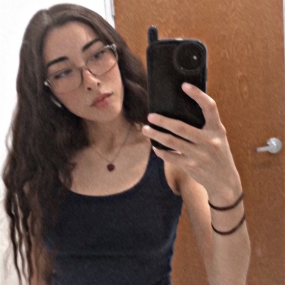 Meet your Posher, Janelle - Picture 1 of 1